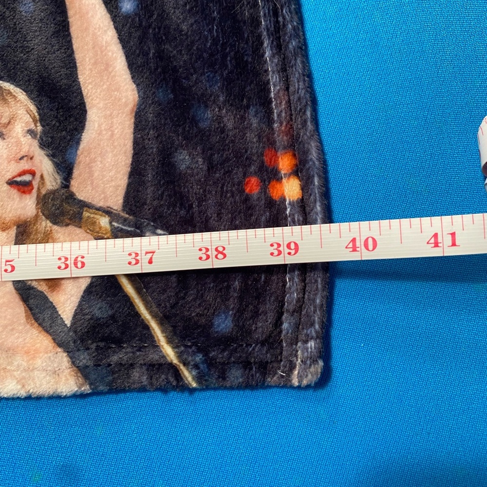 Official Taylor Swift ERA Tour Throw Blanket - Picture 4 of 5